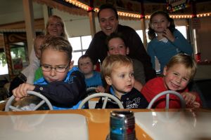 08-10-2006 SHOWBIZZ; JANTJE BAUER WORDT VANDAAG 4 JAAR EN VIERT DAT MET GEHELE FAMILIE. Op een grote speelplaats de Belhamel viert Jantje Bauer vandaag zijn 4de verjaardag.
foto: Albert den Iseger.