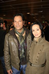27-10-2006 SHOWBIZZ; PREMIERE VAN TONEELSTUK SEXUAL PERVERSITY. MTV en REP producties presenteerden de premiere van het gedurfde toneelstuk Sexual Perversity met Birgit Schuurman_Johnny de Mol_Gijs Naber en Jelka van Houten. Het stuk gaat over geven en nemen en je durven overgeven in een relatie, in een tijd waar je wordt overspoelt met seks,decadentie en losbandigheid. De premiere werd bezocht door tal van BNers oa. Katja Schuurman-Dinand Woesthoff-Sjoerd Pleijsier-Huub Stapel-Ellen van Damme-Carice van Houten-Percy-Winston Post en nog vele anderen. 
foto: Albert den Iseger