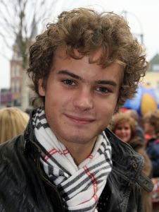 26-10-2006 SHOWBIZZ; PREMIERE VAN THEATERTOUR KUS JE VRIENDEN. Na vandaag zijn  Meike -  Fleur- Anouk en Monique te bewonderen in verschillende theaters door het hele land met hun KUS je vriendentour. Het niuwe album van KUS ligt in de winkel en het is onder tussen al beloond met een Gouden Award. Vele BNers waren komen opdraven met hun kinderen in het Fortis Circustheater te Scheveningen.
Foto: Albert den Iseger. 