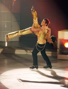 22-10-2006 SHOWBIZZ; HEIN VERGEER EN PARTNER FLORENTINE HOUDINIERE WINNEN STERREN DANSEN OP HET IJS. Het ging tussen Hein Vergeer en Jody Bernal en hun schaatspartners, er werd massaal gebeld door het Nederlandse publiek en Hein werd gekozen tot de winnaar van Sterren dansen op het ijs 2006.De jury met als speciale gast Katarina Witt  had slechts een adviserende rol, het nederlandse publiek mocht beslissen.
foto; Albert den Iseger.