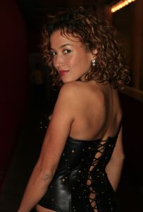 27-10-2006 SHOWBIZZ; PREMIERE VAN TONEELSTUK SEXUAL PERVERSITY. MTV en REP producties presenteerden de premiere van het gedurfde toneelstuk Sexual Perversity met Birgit Schuurman_Johnny de Mol_Gijs Naber en Jelka van Houten. Het stuk gaat over geven en nemen en je durven overgeven in een relatie, in een tijd waar je wordt overspoelt met seks,decadentie en losbandigheid. De premiere werd bezocht door tal van BNers oa. Katja Schuurman-Dinand Woesthoff-Sjoerd Pleijsier-Huub Stapel-Ellen van Damme-Carice van Houten-Percy-Winston Post en nog vele anderen.
foto: Albert den Iseger