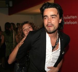 27-10-2006 SHOWBIZZ; PREMIERE VAN TONEELSTUK SEXUAL PERVERSITY. MTV en REP producties presenteerden de premiere van het gedurfde toneelstuk Sexual Perversity met Birgit Schuurman_Johnny de Mol_Gijs Naber en Jelka van Houten. Het stuk gaat over geven en nemen en je durven overgeven in een relatie, in een tijd waar je wordt overspoelt met seks,decadentie en losbandigheid. De premiere werd bezocht door tal van BNers oa. Katja Schuurman-Dinand Woesthoff-Sjoerd Pleijsier-Huub Stapel-Ellen van Damme-Carice van Houten-Percy-Winston Post en nog vele anderen.
foto: Albert den Iseger