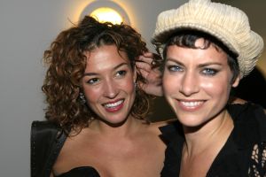 27-10-2006 SHOWBIZZ; PREMIERE VAN TONEELSTUK SEXUAL PERVERSITY. MTV en REP producties presenteerden de premiere van het gedurfde toneelstuk Sexual Perversity met Birgit Schuurman_Johnny de Mol_Gijs Naber en Jelka van Houten. Het stuk gaat over geven en nemen en je durven overgeven in een relatie, in een tijd waar je wordt overspoelt met seks,decadentie en losbandigheid. De premiere werd bezocht door tal van BNers oa. Katja Schuurman-Dinand Woesthoff-Sjoerd Pleijsier-Huub Stapel-Ellen van Damme-Carice van Houten-Percy-Winston Post en nog vele anderen.
foto: Albert den Iseger