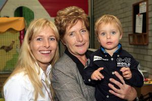 08-10-2006 SHOWBIZZ; JANTJE BAUER WORDT VANDAAG 4 JAAR EN VIERT DAT MET GEHELE FAMILIE. Op een grote speelplaats de Belhamel viert Jantje Bauer vandaag zijn 4de verjaardag.
foto: Albert den Iseger.