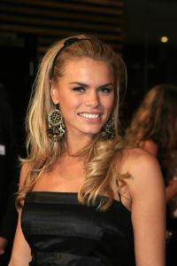 20-10-2006 SHOWBIZZ; UITREIKING VAN GOUDEN TELEVIZIERRING 2006.Vandaag vondt de uitreiking plaats van de Televizier ring 2006, winnaars van de gouden ring waren de Lama s, zilveren televizier ring voor Yvon Jaspers,  zilveren televizier-ster Paul de Leeuw en de gouden stuiver ging naar AVRO Junior songfestival Tooske Ragas.
foto: Albert den Iseger.