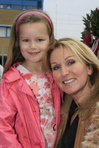 26-10-2006 SHOWBIZZ; PREMIERE VAN THEATERTOUR KUS JE VRIENDEN. Na vandaag zijn  Meike -  Fleur- Anouk en Monique te bewonderen in verschillende theaters door het hele land met hun KUS je vriendentour. Het niuwe album van KUS ligt in de winkel en het is onder tussen al beloond met een Gouden Award. Vele BNers waren komen opdraven met hun kinderen in het Fortis Circustheater te Scheveningen.
Foto: Albert den Iseger. 