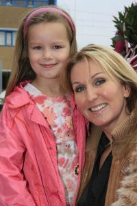 26-10-2006 SHOWBIZZ; PREMIERE VAN THEATERTOUR KUS JE VRIENDEN. Na vandaag zijn  Meike -  Fleur- Anouk en Monique te bewonderen in verschillende theaters door het hele land met hun KUS je vriendentour. Het niuwe album van KUS ligt in de winkel en het is onder tussen al beloond met een Gouden Award. Vele BNers waren komen opdraven met hun kinderen in het Fortis Circustheater te Scheveningen.
Foto: Albert den Iseger. 