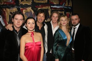 27-10-2006 SHOWBIZZ; PREMIERE VAN TONEELSTUK SEXUAL PERVERSITY. MTV en REP producties presenteerden de premiere van het gedurfde toneelstuk Sexual Perversity met Birgit Schuurman_Johnny de Mol_Gijs Naber en Jelka van Houten. Het stuk gaat over geven en nemen en je durven overgeven in een relatie, in een tijd waar je wordt overspoelt met seks,decadentie en losbandigheid. De premiere werd bezocht door tal van BNers oa. Katja Schuurman-Dinand Woesthoff-Sjoerd Pleijsier-Huub Stapel-Ellen van Damme-Carice van Houten-Percy-Winston Post en nog vele anderen.
foto: Albert den Iseger
