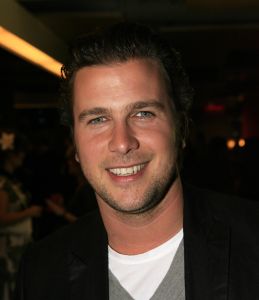 27-10-2006 SHOWBIZZ; PREMIERE VAN TONEELSTUK SEXUAL PERVERSITY. MTV en REP producties presenteerden de premiere van het gedurfde toneelstuk Sexual Perversity met Birgit Schuurman_Johnny de Mol_Gijs Naber en Jelka van Houten. Het stuk gaat over geven en nemen en je durven overgeven in een relatie, in een tijd waar je wordt overspoelt met seks,decadentie en losbandigheid. De premiere werd bezocht door tal van BNers oa. Katja Schuurman-Dinand Woesthoff-Sjoerd Pleijsier-Huub Stapel-Ellen van Damme-Carice van Houten-Percy-Winston Post en nog vele anderen. 
foto: Albert den Iseger