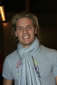 27-10-2006 SHOWBIZZ; PREMIERE VAN TONEELSTUK SEXUAL PERVERSITY. MTV en REP producties presenteerden de premiere van het gedurfde toneelstuk Sexual Perversity met Birgit Schuurman_Johnny de Mol_Gijs Naber en Jelka van Houten. Het stuk gaat over geven en nemen en je durven overgeven in een relatie, in een tijd waar je wordt overspoelt met seks,decadentie en losbandigheid. De premiere werd bezocht door tal van BNers oa. Katja Schuurman-Dinand Woesthoff-Sjoerd Pleijsier-Huub Stapel-Ellen van Damme-Carice van Houten-Percy-Winston Post en nog vele anderen.
foto: Albert den Iseger