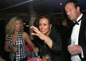14-10-2006 SHOWBIZZ; JUNIOR KAMER BRENGT GLITTER EN GLAMOUR NAAR ALKMAAR.Ter gelegenheid van het 40 jarige bestaan van de Junior kamer was er een feest georganiseerd op een prachtige boot namelijk een van PURE LINER. Vele honderden JR gasten waren per limo of per  Hummer naar Alkmaar gekomen om het gala feest van het jaar mee te vieren.Elk jaar vieren de leden van de junior kamer een gala feest voor haar leden, nu waren ook niet leden uitgenodigd om het 40 jarige bestaan van de JR kamer mee te vieren.Muziek was er van een top dj en ook Replay kwam even langs om de voetjes en handjes wat losser te maken op deze prachtige boot.Na het feest werd iedereen weer naar huis gereden in de gereedstaande limo-s. Al met al een compliment voor de leden van de JR kamer. Eindelijk eens een feest met uitstraling, het was nu echt GLITTER EN GLAMOUR IN ALKMAAR.
foto: Albert den Iseger.