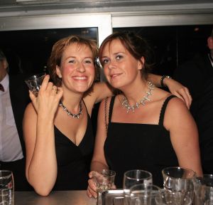 14-10-2006 SHOWBIZZ; JUNIOR KAMER BRENGT GLITTER EN GLAMOUR NAAR ALKMAAR.Ter gelegenheid van het 40 jarige bestaan van de Junior kamer was er een feest georganiseerd op een prachtige boot namelijk een van PURE LINER. Vele honderden JR gasten waren per limo of per  Hummer naar Alkmaar gekomen om het gala feest van het jaar mee te vieren.Elk jaar vieren de leden van de junior kamer een gala feest voor haar leden, nu waren ook niet leden uitgenodigd om het 40 jarige bestaan van de JR kamer mee te vieren.Muziek was er van een top dj en ook Replay kwam even langs om de voetjes en handjes wat losser te maken op deze prachtige boot.Na het feest werd iedereen weer naar huis gereden in de gereedstaande limo-s. Al met al een compliment voor de leden van de JR kamer. Eindelijk eens een feest met uitstraling, het was nu echt GLITTER EN GLAMOUR IN ALKMAAR.
foto: Albert den Iseger.