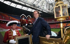 01-11-2007 SHOWBIZZ; 57 JARIGE ANDRE RIEU BEGINT AAN WERELD TOURNEE. In 2008 gaat Andre Rieu met het Johan Strauss Orkest en meer dan 500 medewerkers beginnen aan een korte wereld tournee waar hij ook de Amsterdamde Arene zal aandoen.
foto: Albert den Iseger