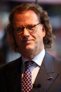 01-11-2007 SHOWBIZZ; 57 JARIGE ANDRE RIEU BEGINT AAN WERELD TOURNEE. In 2008 gaat Andre Rieu met het Johan Strauss Orkest en meer dan 500 medewerkers beginnen aan een korte wereld tournee waar hij ook de Amsterdamde Arene zal aandoen.
foto: Albert den Iseger