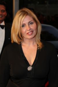 10-10-2007 SHOWBIZZ; PREMIERE VAN CISKE DE RAT EN WEERZIEN VAN BEATRIX MET DANNY DE MUNK NA 23 JAAR. Na 23 jaar was het voor Danny de Munk een weerzien met Koningin Beatrix in Theater Carre. Heel bekend Nederland was naar het theater aan de Amstel gekomen oa. Andre van Duin - Angela Schijf- Anita Witzier- Berend Boudewijn en Martine Bijl- Jeroen Krabbe-Caroline Tensen met Peter Gallas- Willeke Alberti-Linda de Mol-Gordon-Burgemeester Cohn-J.P.Balkenende-Chantal Janzen en nieuwe liefde Marco-Gijs Staverman-Henny Vrienten enz.De Koningin maakte een grappige opmerking aan Ciske de rat alias Dave Dekker, ik vond het Toppie, echt waar. Deze week een uitgebreid verslag in weekblad Prive.
foto: Albert den Iseger.