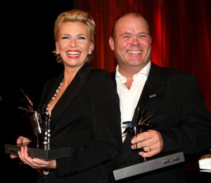 31-10-2007 SHOWBIZZ; TELEVIZIER RING UITREIKING 2007 IN CARRE TE AMSTERDAM. De fel begeerde gouden ring ging dit jaar naar DWDD vab Matthijs van Nieuwkerk. Paul de Leeuw won de Zilveren Televisie ster bij de mannen en Anita Witzier won de Zilveren Televisie Ster bij de dames. De Gooische vrouwen grepen dit jaar naast de Gouden ring maar de dames gingen er nu al vanuit dat de verkiezing van 2008 zeker het goud naar hun waanzinnige populaire serie zal gaan. Heel bekend nederland passeerde de rode loper en iedereen vondt het weer een feest om van te smullen.
foto: Albert den Iseger.