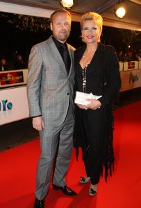31-10-2007 SHOWBIZZ; TELEVIZIER RING UITREIKING 2007 IN CARRE TE AMSTERDAM. De fel begeerde gouden ring ging dit jaar naar DWDD vab Matthijs van Nieuwkerk. Paul de Leeuw won de Zilveren Televisie ster bij de mannen en Anita Witzier won de Zilveren Televisie Ster bij de dames. De Gooische vrouwen grepen dit jaar naast de Gouden ring maar de dames gingen er nu al vanuit dat de verkiezing van 2008 zeker het goud naar hun waanzinnige populaire serie zal gaan. Heel bekend nederland passeerde de rode loper en iedereen vondt het weer een feest om van te smullen.
foto: Albert den Iseger.