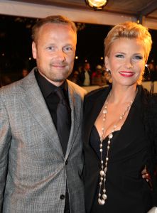 31-10-2007 SHOWBIZZ; TELEVIZIER RING UITREIKING 2007 IN CARRE TE AMSTERDAM. De fel begeerde gouden ring ging dit jaar naar DWDD vab Matthijs van Nieuwkerk. Paul de Leeuw won de Zilveren Televisie ster bij de mannen en Anita Witzier won de Zilveren Televisie Ster bij de dames. De Gooische vrouwen grepen dit jaar naast de Gouden ring maar de dames gingen er nu al vanuit dat de verkiezing van 2008 zeker het goud naar hun waanzinnige populaire serie zal gaan. Heel bekend nederland passeerde de rode loper en iedereen vondt het weer een feest om van te smullen.
foto: Albert den Iseger.