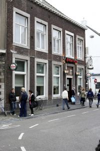 22-10-2007 SHOWBIZZ; DIVERSE FOTO S INZAKE VICTOR REINIER EN ZIJN PROBLEMEN IN MAASTRICHT. De vriendin van Victor Reinier viel uit het raam van Hotel Derlon te Maastricht.Nog steeds is onbekend wat er precies die nacht gebeurde in suite 220
foto: Albert den Iseger.