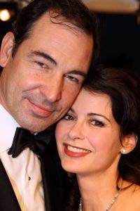 10-10-2007 SHOWBIZZ; PREMIERE VAN CISKE DE RAT EN WEERZIEN VAN BEATRIX MET DANNY DE MUNK NA 23 JAAR. Na 23 jaar was het voor Danny de Munk een weerzien met Koningin Beatrix in Theater Carre. Heel bekend Nederland was naar het theater aan de Amstel gekomen oa. Andre van Duin - Angela Schijf- Anita Witzier- Berend Boudewijn en Martine Bijl- Jeroen Krabbe-Caroline Tensen met Peter Gallas- Willeke Alberti-Linda de Mol-Gordon-Burgemeester Cohn-J.P.Balkenende-Chantal Janzen en nieuwe liefde Marco-Gijs Staverman-Henny Vrienten enz.De Koningin maakte een grappige opmerking aan Ciske de rat alias Dave Dekker, ik vond het Toppie, echt waar. Deze week een uitgebreid verslag in weekblad Prive.
foto: Albert den Iseger.
