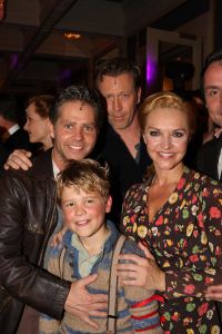 10-10-2007 SHOWBIZZ; PREMIERE VAN CISKE DE RAT EN WEERZIEN VAN BEATRIX MET DANNY DE MUNK NA 23 JAAR. Na 23 jaar was het voor Danny de Munk een weerzien met Koningin Beatrix in Theater Carre. Heel bekend Nederland was naar het theater aan de Amstel gekomen oa. Andre van Duin - Angela Schijf- Anita Witzier- Berend Boudewijn en Martine Bijl- Jeroen Krabbe-Caroline Tensen met Peter Gallas- Willeke Alberti-Linda de Mol-Gordon-Burgemeester Cohn-J.P.Balkenende-Chantal Janzen en nieuwe liefde Marco-Gijs Staverman-Henny Vrienten enz.De Koningin maakte een grappige opmerking aan Ciske de rat alias Dave Dekker, ik vond het Toppie, echt waar. Deze week een uitgebreid verslag in weekblad Prive.
foto: Albert den Iseger.