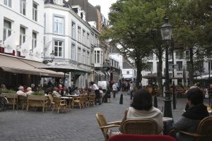 22-10-2007 SHOWBIZZ; DIVERSE FOTO S INZAKE VICTOR REINIER EN ZIJN PROBLEMEN IN MAASTRICHT. De vriendin van Victor Reinier viel uit het raam van Hotel Derlon te Maastricht.Nog steeds is onbekend wat er precies die nacht gebeurde in suite 220
foto: Albert den Iseger.