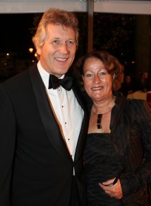 31-10-2007 SHOWBIZZ; TELEVIZIER RING UITREIKING 2007 IN CARRE TE AMSTERDAM. De fel begeerde gouden ring ging dit jaar naar DWDD vab Matthijs van Nieuwkerk. Paul de Leeuw won de Zilveren Televisie ster bij de mannen en Anita Witzier won de Zilveren Televisie Ster bij de dames. De Gooische vrouwen grepen dit jaar naast de Gouden ring maar de dames gingen er nu al vanuit dat de verkiezing van 2008 zeker het goud naar hun waanzinnige populaire serie zal gaan. Heel bekend nederland passeerde de rode loper en iedereen vondt het weer een feest om van te smullen.
foto: Albert den Iseger.
