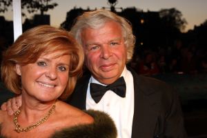 10-10-2007 SHOWBIZZ; PREMIERE VAN CISKE DE RAT EN WEERZIEN VAN BEATRIX MET DANNY DE MUNK NA 23 JAAR. Na 23 jaar was het voor Danny de Munk een weerzien met Koningin Beatrix in Theater Carre. Heel bekend Nederland was naar het theater aan de Amstel gekomen oa. Andre van Duin - Angela Schijf- Anita Witzier- Berend Boudewijn en Martine Bijl- Jeroen Krabbe-Caroline Tensen met Peter Gallas- Willeke Alberti-Linda de Mol-Gordon-Burgemeester Cohn-J.P.Balkenende-Chantal Janzen en nieuwe liefde Marco-Gijs Staverman-Henny Vrienten enz.De Koningin maakte een grappige opmerking aan Ciske de rat alias Dave Dekker, ik vond het Toppie, echt waar. Deze week een uitgebreid verslag in weekblad Prive.
foto: Albert den Iseger.