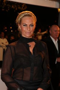 31-10-2007 SHOWBIZZ; TELEVIZIER RING UITREIKING 2007 IN CARRE TE AMSTERDAM. De fel begeerde gouden ring ging dit jaar naar DWDD vab Matthijs van Nieuwkerk. Paul de Leeuw won de Zilveren Televisie ster bij de mannen en Anita Witzier won de Zilveren Televisie Ster bij de dames. De Gooische vrouwen grepen dit jaar naast de Gouden ring maar de dames gingen er nu al vanuit dat de verkiezing van 2008 zeker het goud naar hun waanzinnige populaire serie zal gaan. Heel bekend nederland passeerde de rode loper en iedereen vondt het weer een feest om van te smullen.
foto: Albert den Iseger.