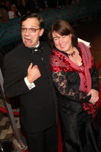10-10-2007 SHOWBIZZ; PREMIERE VAN CISKE DE RAT EN WEERZIEN VAN BEATRIX MET DANNY DE MUNK NA 23 JAAR. Na 23 jaar was het voor Danny de Munk een weerzien met Koningin Beatrix in Theater Carre. Heel bekend Nederland was naar het theater aan de Amstel gekomen oa. Andre van Duin - Angela Schijf- Anita Witzier- Berend Boudewijn en Martine Bijl- Jeroen Krabbe-Caroline Tensen met Peter Gallas- Willeke Alberti-Linda de Mol-Gordon-Burgemeester Cohn-J.P.Balkenende-Chantal Janzen en nieuwe liefde Marco-Gijs Staverman-Henny Vrienten enz.De Koningin maakte een grappige opmerking aan Ciske de rat alias Dave Dekker, ik vond het Toppie, echt waar. Deze week een uitgebreid verslag in weekblad Prive.
foto: Albert den Iseger.
