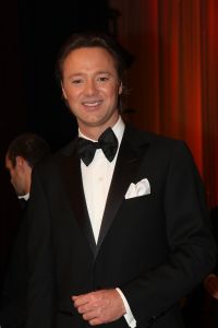 31-10-2007 SHOWBIZZ; TELEVIZIER RING UITREIKING 2007 IN CARRE TE AMSTERDAM. De fel begeerde gouden ring ging dit jaar naar DWDD vab Matthijs van Nieuwkerk. Paul de Leeuw won de Zilveren Televisie ster bij de mannen en Anita Witzier won de Zilveren Televisie Ster bij de dames. De Gooische vrouwen grepen dit jaar naast de Gouden ring maar de dames gingen er nu al vanuit dat de verkiezing van 2008 zeker het goud naar hun waanzinnige populaire serie zal gaan. Heel bekend nederland passeerde de rode loper en iedereen vondt het weer een feest om van te smullen.
foto: Albert den Iseger.