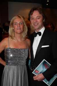 10-10-2007 SHOWBIZZ; PREMIERE VAN CISKE DE RAT EN WEERZIEN VAN BEATRIX MET DANNY DE MUNK NA 23 JAAR. Na 23 jaar was het voor Danny de Munk een weerzien met Koningin Beatrix in Theater Carre. Heel bekend Nederland was naar het theater aan de Amstel gekomen oa. Andre van Duin - Angela Schijf- Anita Witzier- Berend Boudewijn en Martine Bijl- Jeroen Krabbe-Caroline Tensen met Peter Gallas- Willeke Alberti-Linda de Mol-Gordon-Burgemeester Cohn-J.P.Balkenende-Chantal Janzen en nieuwe liefde Marco-Gijs Staverman-Henny Vrienten enz.De Koningin maakte een grappige opmerking aan Ciske de rat alias Dave Dekker, ik vond het Toppie, echt waar. Deze week een uitgebreid verslag in weekblad Prive.
foto: Albert den Iseger.