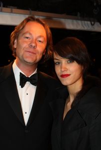 31-10-2007 SHOWBIZZ; TELEVIZIER RING UITREIKING 2007 IN CARRE TE AMSTERDAM. De fel begeerde gouden ring ging dit jaar naar DWDD vab Matthijs van Nieuwkerk. Paul de Leeuw won de Zilveren Televisie ster bij de mannen en Anita Witzier won de Zilveren Televisie Ster bij de dames. De Gooische vrouwen grepen dit jaar naast de Gouden ring maar de dames gingen er nu al vanuit dat de verkiezing van 2008 zeker het goud naar hun waanzinnige populaire serie zal gaan. Heel bekend nederland passeerde de rode loper en iedereen vondt het weer een feest om van te smullen.
foto: Albert den Iseger.