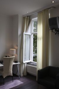 22-10-2007 SHOWBIZZ; DIVERSE FOTO S INZAKE VICTOR REINIER EN ZIJN PROBLEMEN IN MAASTRICHT. De vriendin van Victor Reinier viel uit het raam van Hotel Derlon te Maastricht.Nog steeds is onbekend wat er precies die nacht gebeurde in suite 220
foto: Albert den Iseger.