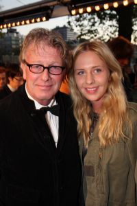 10-10-2007 SHOWBIZZ; PREMIERE VAN CISKE DE RAT EN WEERZIEN VAN BEATRIX MET DANNY DE MUNK NA 23 JAAR. Na 23 jaar was het voor Danny de Munk een weerzien met Koningin Beatrix in Theater Carre. Heel bekend Nederland was naar het theater aan de Amstel gekomen oa. Andre van Duin - Angela Schijf- Anita Witzier- Berend Boudewijn en Martine Bijl- Jeroen Krabbe-Caroline Tensen met Peter Gallas- Willeke Alberti-Linda de Mol-Gordon-Burgemeester Cohn-J.P.Balkenende-Chantal Janzen en nieuwe liefde Marco-Gijs Staverman-Henny Vrienten enz.De Koningin maakte een grappige opmerking aan Ciske de rat alias Dave Dekker, ik vond het Toppie, echt waar. Deze week een uitgebreid verslag in weekblad Prive.
foto: Albert den Iseger.