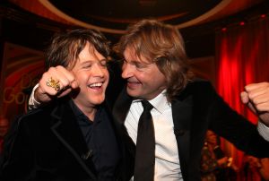 31-10-2007 SHOWBIZZ; TELEVIZIER RING UITREIKING 2007 IN CARRE TE AMSTERDAM. De fel begeerde gouden ring ging dit jaar naar DWDD vab Matthijs van Nieuwkerk. Paul de Leeuw won de Zilveren Televisie ster bij de mannen en Anita Witzier won de Zilveren Televisie Ster bij de dames. De Gooische vrouwen grepen dit jaar naast de Gouden ring maar de dames gingen er nu al vanuit dat de verkiezing van 2008 zeker het goud naar hun waanzinnige populaire serie zal gaan. Heel bekend nederland passeerde de rode loper en iedereen vondt het weer een feest om van te smullen.
foto: Albert den Iseger.