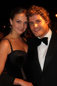 31-10-2007 SHOWBIZZ; TELEVIZIER RING UITREIKING 2007 IN CARRE TE AMSTERDAM. De fel begeerde gouden ring ging dit jaar naar DWDD vab Matthijs van Nieuwkerk. Paul de Leeuw won de Zilveren Televisie ster bij de mannen en Anita Witzier won de Zilveren Televisie Ster bij de dames. De Gooische vrouwen grepen dit jaar naast de Gouden ring maar de dames gingen er nu al vanuit dat de verkiezing van 2008 zeker het goud naar hun waanzinnige populaire serie zal gaan. Heel bekend nederland passeerde de rode loper en iedereen vondt het weer een feest om van te smullen.
foto: Albert den Iseger.