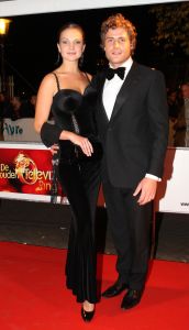 31-10-2007 SHOWBIZZ; TELEVIZIER RING UITREIKING 2007 IN CARRE TE AMSTERDAM. De fel begeerde gouden ring ging dit jaar naar DWDD vab Matthijs van Nieuwkerk. Paul de Leeuw won de Zilveren Televisie ster bij de mannen en Anita Witzier won de Zilveren Televisie Ster bij de dames. De Gooische vrouwen grepen dit jaar naast de Gouden ring maar de dames gingen er nu al vanuit dat de verkiezing van 2008 zeker het goud naar hun waanzinnige populaire serie zal gaan. Heel bekend nederland passeerde de rode loper en iedereen vondt het weer een feest om van te smullen.
foto: Albert den Iseger.