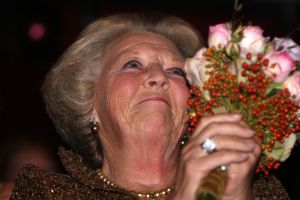 10-10-2007 SHOWBIZZ; PREMIERE VAN CISKE DE RAT EN WEERZIEN VAN BEATRIX MET DANNY DE MUNK NA 23 JAAR. Na 23 jaar was het voor Danny de Munk een weerzien met Koningin Beatrix in Theater Carre. Heel bekend Nederland was naar het theater aan de Amstel gekomen oa. Andre van Duin - Angela Schijf- Anita Witzier- Berend Boudewijn en Martine Bijl- Jeroen Krabbe-Caroline Tensen met Peter Gallas- Willeke Alberti-Linda de Mol-Gordon-Burgemeester Cohn-J.P.Balkenende-Chantal Janzen en nieuwe liefde Marco-Gijs Staverman-Henny Vrienten enz.De Koningin maakte een grappige opmerking aan Ciske de rat alias Dave Dekker, ik vond het Toppie, echt waar. Deze week een uitgebreid verslag in weekblad Prive.
foto: Albert den Iseger.