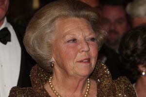 10-10-2007 SHOWBIZZ; PREMIERE VAN CISKE DE RAT EN WEERZIEN VAN BEATRIX MET DANNY DE MUNK NA 23 JAAR. Na 23 jaar was het voor Danny de Munk een weerzien met Koningin Beatrix in Theater Carre. Heel bekend Nederland was naar het theater aan de Amstel gekomen oa. Andre van Duin - Angela Schijf- Anita Witzier- Berend Boudewijn en Martine Bijl- Jeroen Krabbe-Caroline Tensen met Peter Gallas- Willeke Alberti-Linda de Mol-Gordon-Burgemeester Cohn-J.P.Balkenende-Chantal Janzen en nieuwe liefde Marco-Gijs Staverman-Henny Vrienten enz.De Koningin maakte een grappige opmerking aan Ciske de rat alias Dave Dekker, ik vond het Toppie, echt waar. Deze week een uitgebreid verslag in weekblad Prive.
foto: Albert den Iseger.