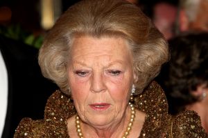 10-10-2007 SHOWBIZZ; PREMIERE VAN CISKE DE RAT EN WEERZIEN VAN BEATRIX MET DANNY DE MUNK NA 23 JAAR. Na 23 jaar was het voor Danny de Munk een weerzien met Koningin Beatrix in Theater Carre. Heel bekend Nederland was naar het theater aan de Amstel gekomen oa. Andre van Duin - Angela Schijf- Anita Witzier- Berend Boudewijn en Martine Bijl- Jeroen Krabbe-Caroline Tensen met Peter Gallas- Willeke Alberti-Linda de Mol-Gordon-Burgemeester Cohn-J.P.Balkenende-Chantal Janzen en nieuwe liefde Marco-Gijs Staverman-Henny Vrienten enz.De Koningin maakte een grappige opmerking aan Ciske de rat alias Dave Dekker, ik vond het Toppie, echt waar. Deze week een uitgebreid verslag in weekblad Prive.
foto: Albert den Iseger.