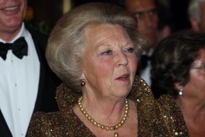 10-10-2007 SHOWBIZZ; PREMIERE VAN CISKE DE RAT EN WEERZIEN VAN BEATRIX MET DANNY DE MUNK NA 23 JAAR. Na 23 jaar was het voor Danny de Munk een weerzien met Koningin Beatrix in Theater Carre. Heel bekend Nederland was naar het theater aan de Amstel gekomen oa. Andre van Duin - Angela Schijf- Anita Witzier- Berend Boudewijn en Martine Bijl- Jeroen Krabbe-Caroline Tensen met Peter Gallas- Willeke Alberti-Linda de Mol-Gordon-Burgemeester Cohn-J.P.Balkenende-Chantal Janzen en nieuwe liefde Marco-Gijs Staverman-Henny Vrienten enz.De Koningin maakte een grappige opmerking aan Ciske de rat alias Dave Dekker, ik vond het Toppie, echt waar. Deze week een uitgebreid verslag in weekblad Prive.
foto: Albert den Iseger.