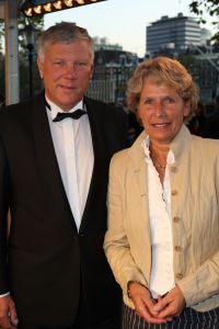 10-10-2007 SHOWBIZZ; PREMIERE VAN CISKE DE RAT EN WEERZIEN VAN BEATRIX MET DANNY DE MUNK NA 23 JAAR. Na 23 jaar was het voor Danny de Munk een weerzien met Koningin Beatrix in Theater Carre. Heel bekend Nederland was naar het theater aan de Amstel gekomen oa. Andre van Duin - Angela Schijf- Anita Witzier- Berend Boudewijn en Martine Bijl- Jeroen Krabbe-Caroline Tensen met Peter Gallas- Willeke Alberti-Linda de Mol-Gordon-Burgemeester Cohn-J.P.Balkenende-Chantal Janzen en nieuwe liefde Marco-Gijs Staverman-Henny Vrienten enz.De Koningin maakte een grappige opmerking aan Ciske de rat alias Dave Dekker, ik vond het Toppie, echt waar. Deze week een uitgebreid verslag in weekblad Prive.
foto: Albert den Iseger.