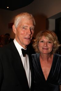 10-10-2007 SHOWBIZZ; PREMIERE VAN CISKE DE RAT EN WEERZIEN VAN BEATRIX MET DANNY DE MUNK NA 23 JAAR. Na 23 jaar was het voor Danny de Munk een weerzien met Koningin Beatrix in Theater Carre. Heel bekend Nederland was naar het theater aan de Amstel gekomen oa. Andre van Duin - Angela Schijf- Anita Witzier- Berend Boudewijn en Martine Bijl- Jeroen Krabbe-Caroline Tensen met Peter Gallas- Willeke Alberti-Linda de Mol-Gordon-Burgemeester Cohn-J.P.Balkenende-Chantal Janzen en nieuwe liefde Marco-Gijs Staverman-Henny Vrienten enz.De Koningin maakte een grappige opmerking aan Ciske de rat alias Dave Dekker, ik vond het Toppie, echt waar. Deze week een uitgebreid verslag in weekblad Prive.
foto: Albert den Iseger.