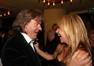 31-10-2007 SHOWBIZZ; TELEVIZIER RING UITREIKING 2007 IN CARRE TE AMSTERDAM. De fel begeerde gouden ring ging dit jaar naar DWDD vab Matthijs van Nieuwkerk. Paul de Leeuw won de Zilveren Televisie ster bij de mannen en Anita Witzier won de Zilveren Televisie Ster bij de dames. De Gooische vrouwen grepen dit jaar naast de Gouden ring maar de dames gingen er nu al vanuit dat de verkiezing van 2008 zeker het goud naar hun waanzinnige populaire serie zal gaan. Heel bekend nederland passeerde de rode loper en iedereen vondt het weer een feest om van te smullen.
foto: Albert den Iseger.