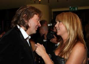 31-10-2007 SHOWBIZZ; TELEVIZIER RING UITREIKING 2007 IN CARRE TE AMSTERDAM. De fel begeerde gouden ring ging dit jaar naar DWDD vab Matthijs van Nieuwkerk. Paul de Leeuw won de Zilveren Televisie ster bij de mannen en Anita Witzier won de Zilveren Televisie Ster bij de dames. De Gooische vrouwen grepen dit jaar naast de Gouden ring maar de dames gingen er nu al vanuit dat de verkiezing van 2008 zeker het goud naar hun waanzinnige populaire serie zal gaan. Heel bekend nederland passeerde de rode loper en iedereen vondt het weer een feest om van te smullen.
foto: Albert den Iseger.