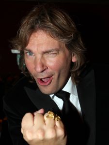 31-10-2007 SHOWBIZZ; TELEVIZIER RING UITREIKING 2007 IN CARRE TE AMSTERDAM. De fel begeerde gouden ring ging dit jaar naar DWDD vab Matthijs van Nieuwkerk. Paul de Leeuw won de Zilveren Televisie ster bij de mannen en Anita Witzier won de Zilveren Televisie Ster bij de dames. De Gooische vrouwen grepen dit jaar naast de Gouden ring maar de dames gingen er nu al vanuit dat de verkiezing van 2008 zeker het goud naar hun waanzinnige populaire serie zal gaan. Heel bekend nederland passeerde de rode loper en iedereen vondt het weer een feest om van te smullen.
foto: Albert den Iseger.
