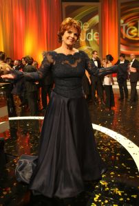 31-10-2007 SHOWBIZZ; TELEVIZIER RING UITREIKING 2007 IN CARRE TE AMSTERDAM. De fel begeerde gouden ring ging dit jaar naar DWDD vab Matthijs van Nieuwkerk. Paul de Leeuw won de Zilveren Televisie ster bij de mannen en Anita Witzier won de Zilveren Televisie Ster bij de dames. De Gooische vrouwen grepen dit jaar naast de Gouden ring maar de dames gingen er nu al vanuit dat de verkiezing van 2008 zeker het goud naar hun waanzinnige populaire serie zal gaan. Heel bekend nederland passeerde de rode loper en iedereen vondt het weer een feest om van te smullen.
foto: Albert den Iseger.