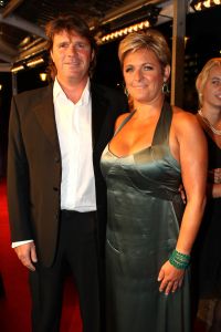 10-10-2007 SHOWBIZZ; PREMIERE VAN CISKE DE RAT EN WEERZIEN VAN BEATRIX MET DANNY DE MUNK NA 23 JAAR. Na 23 jaar was het voor Danny de Munk een weerzien met Koningin Beatrix in Theater Carre. Heel bekend Nederland was naar het theater aan de Amstel gekomen oa. Andre van Duin - Angela Schijf- Anita Witzier- Berend Boudewijn en Martine Bijl- Jeroen Krabbe-Caroline Tensen met Peter Gallas- Willeke Alberti-Linda de Mol-Gordon-Burgemeester Cohn-J.P.Balkenende-Chantal Janzen en nieuwe liefde Marco-Gijs Staverman-Henny Vrienten enz.De Koningin maakte een grappige opmerking aan Ciske de rat alias Dave Dekker, ik vond het Toppie, echt waar. Deze week een uitgebreid verslag in weekblad Prive.
foto: Albert den Iseger.