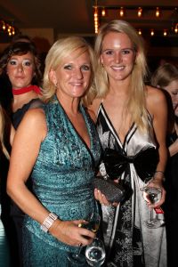 10-10-2007 SHOWBIZZ; PREMIERE VAN CISKE DE RAT EN WEERZIEN VAN BEATRIX MET DANNY DE MUNK NA 23 JAAR. Na 23 jaar was het voor Danny de Munk een weerzien met Koningin Beatrix in Theater Carre. Heel bekend Nederland was naar het theater aan de Amstel gekomen oa. Andre van Duin - Angela Schijf- Anita Witzier- Berend Boudewijn en Martine Bijl- Jeroen Krabbe-Caroline Tensen met Peter Gallas- Willeke Alberti-Linda de Mol-Gordon-Burgemeester Cohn-J.P.Balkenende-Chantal Janzen en nieuwe liefde Marco-Gijs Staverman-Henny Vrienten enz.De Koningin maakte een grappige opmerking aan Ciske de rat alias Dave Dekker, ik vond het Toppie, echt waar. Deze week een uitgebreid verslag in weekblad Prive.
foto: Albert den Iseger.